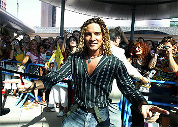 Salpicón de masas de Bisbal previo al concierto de hoy