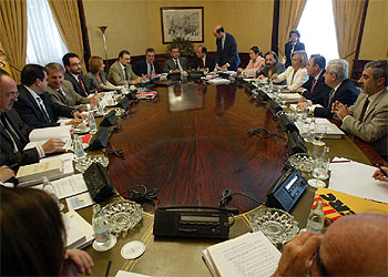 Los miembros de la comisión de investigación del 11-M, reunidos en el Congreso.