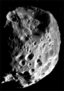 La luna Febe, observada de cerca por  Cassini  hace dos semanas.
