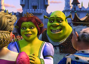 La princesa Fiona y Shrek saludan a los reyes en el país Muy Muy lejano de  Shrek 2. 