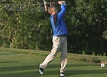George W. Bush jugando al golf en una imagen de  Fahrenheit 911 .