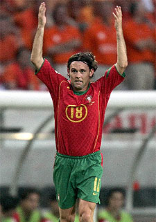 Maniche celebra el gol de su vida, ante Holanda.