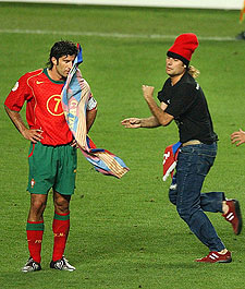 'Banderazo' azulgrana a Figo