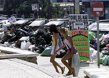 300 toneladas de basura inundan Vélez-Málaga el cuarto día de huelga