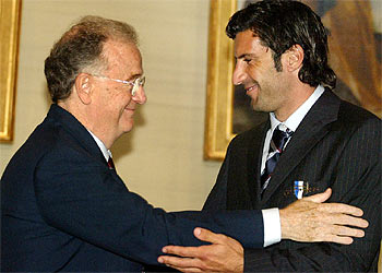 El presidente de Portugal felicita a Figo