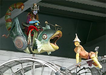 Una escena de  Los Reyes Vagos,  adelantada ayer, en el que la  madre Chiti'te , una reina quimérica, viaja sobre un pez.