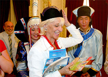 El folclore de medio mundo vuelve a Cádiz por verano