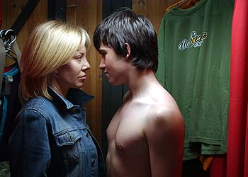 Cecilia Roth y Nacho Aldeguer, durante el rodaje de  Otros días vendrán. 