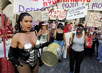 CACEROLADA DE LAS PROSTITUTAS.