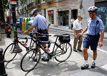 La Guardia Urbana de Gràcia se sube a la bicicleta