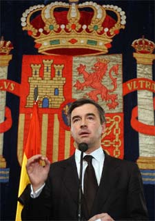 Ángel Acebes, en conferencia de prensa el sábado 13 de marzo.