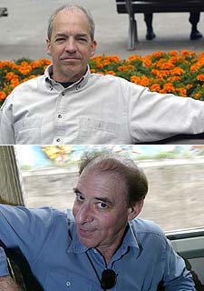 Los escritores estadounidenses Dan Fesperman (arriba) y Alan Furst, participantes de la Semana Negra de Gijón. rnrn PACO PAREDES