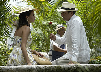 La actriz Inés Sastre y el director Andy García ruedan una escena de  La ciudad perdida.  rnrn EFE