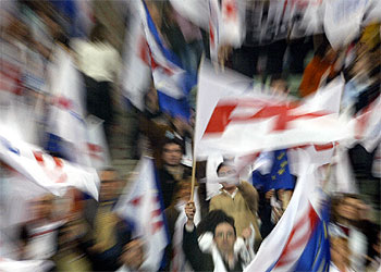 Militantes del Partido Popular, en un acto en la madrileña plaza de toros de Vista Alegre celebrado el pasado mes de marzo tras la derrota electoral.