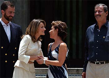 El Príncipe, doña Letizia, el presidente Vicente Fox y su esposa, Marta Sahagún, en la Ciudad de México.