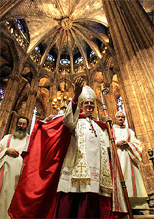 El nuevo arzobispo de Barcelona, Lluís Martínez Sistach, ayer en la catedral tras su toma de posesión.