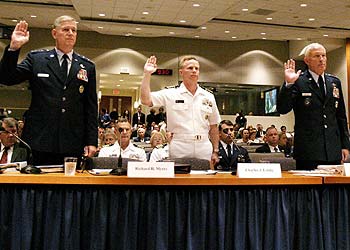 Altos mandos militares de EE UU juran antes de declarar ante la comisión del 11-S el 17 de junio.