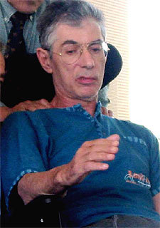 El líder de la Liga Norte, Umberto Bossi, convaleciente de su enfermedad.