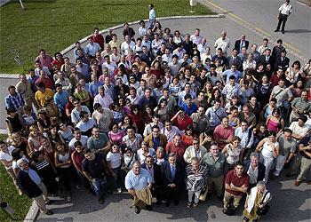 Valentín Fuster, con sus alumnos del curso de la Universidad Menéndez Pelayo en Santander.rnrn PABLO HOJAS