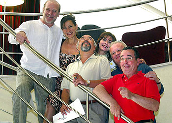 La directora Laura Mañá, segunda por la izquierda, con los actores y el productor de  Morir en San Hilario. rnrn  VICENS GIMÉNEZ