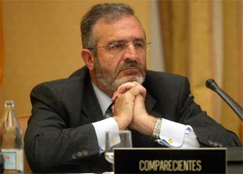 El anterior director general de la Policía, Agustín Díaz de Mera, actual eurodiputado del PP, en la comisión.