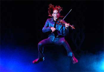 NOCHE DE DANZA Y ESPÍRITUS EN LA MURALLA ÁRABE.