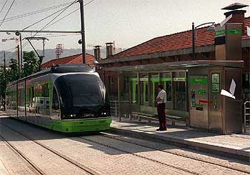 El tranvía llega a Basurto