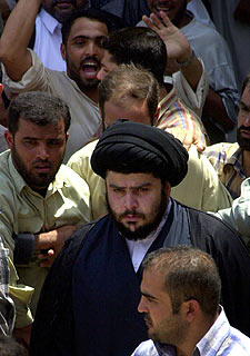 El clérigo radical chií Múqtada al Sáder, en la ciudad de Kufa.rnrn EFE