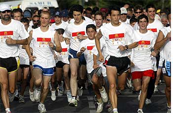 CIENTOS DE CORREDORES Y UN ÚNICO DORSAL.