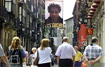 RETRATOS SOBRE EL BALCÓN.