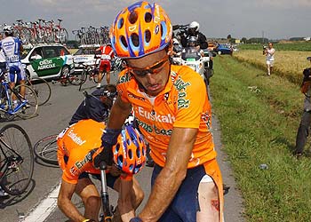 Iban Mayo, el día de su caída, el 6 de julio, en la tercera etapa.