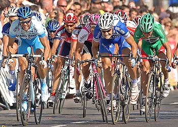 Boonen gana en los Campos Elíseos y McEwen  el 'maillot' verde