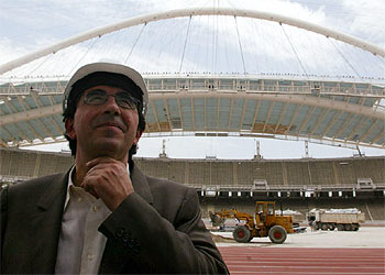 Santiago Calatrava, fotografiado hace un mes delante del Estadio Olímpico de Atenas.rnrn  EFE