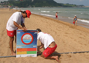 Zarautz, con bandera roja