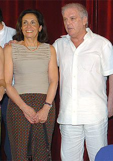 Miriam Said, viuda de Edward Said, junto al músico Daniel Barenboim, ayer en Sevilla.rnrn EFE.