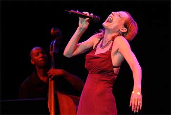 LA VOZ DE UTE LEMPER.