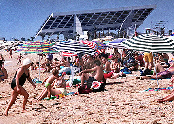 El Fórum se incorpora a la imagen de la playa de Sant Adrià