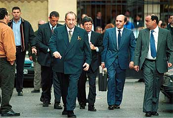 Jesús Gil y José María del Nido (derecha), en una foto de archivo del año 2000.