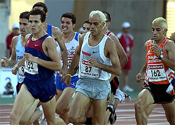 Reyes Estévez, con el número 87, en un momento de la carrera de 1.500 metros que acabó ganando.