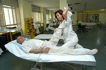 Sesión de terapia en el hospital de Parapléjicos de Toledo.