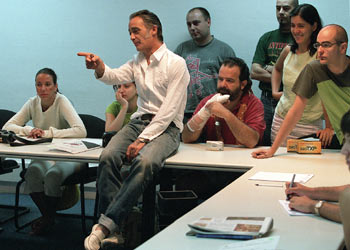 García-Alix,  durante una clase del taller de fotografía.