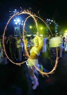 Uno de los espectáculos que animan la noche en el  Nightology boat. 