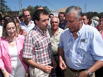 Ana Pastor, Juan Jesús Bermejo y Javier Arenas, ayer en Berrocal.