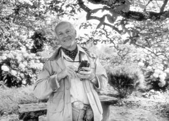 Henri Cartier-Bresson en el jardín de su hermana en Rideauville.