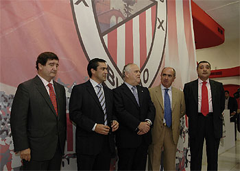 GUZMÁN SE PRESENTA COMO CONTINUISTA.