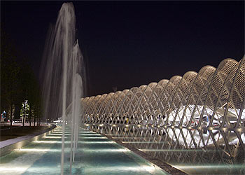 Vista de una de las columnas de agua de la Villa Olímpica.