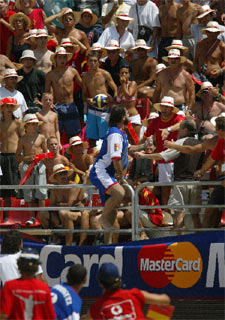 CANTONA VUELVE A LAS ANDADAS.