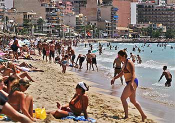 La playa de Palma de Mallorca, en plena temporada de verano.