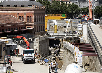 LA TUNELADORA HORADA LAS ENTRAÑAS DE ATOCHA.