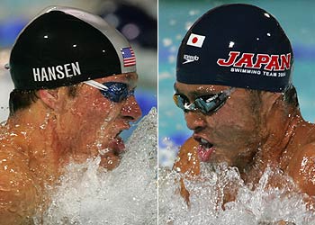 Brendan Hansen, a la izquierda, y Kosuke Kitajima durante las semifinales de los 100 braza.